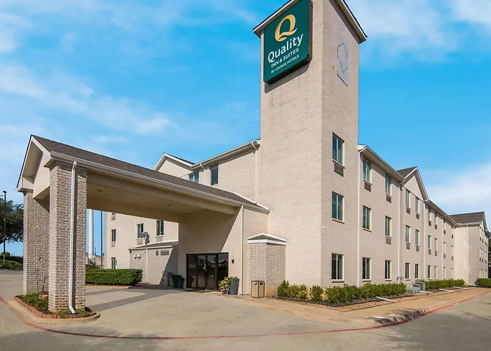 Quality Inn & Suites Roanoke - Fort Worth North